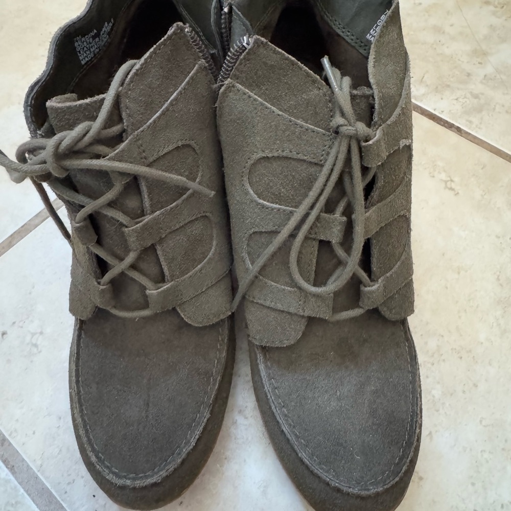 MIA suede wedge